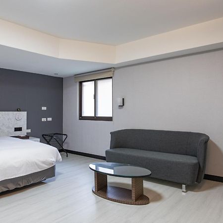 Hub Hotel - Songshan Airport Branch Tajpej Buitenkant foto