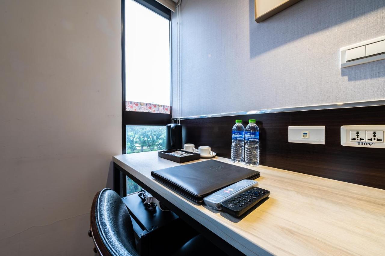 Hub Hotel - Songshan Airport Branch Tajpej Buitenkant foto